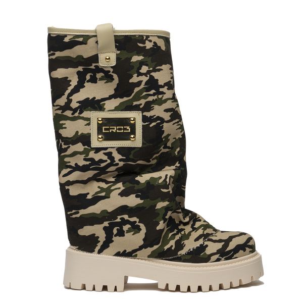 Klobige Stiefel mit Camouflage-Muster