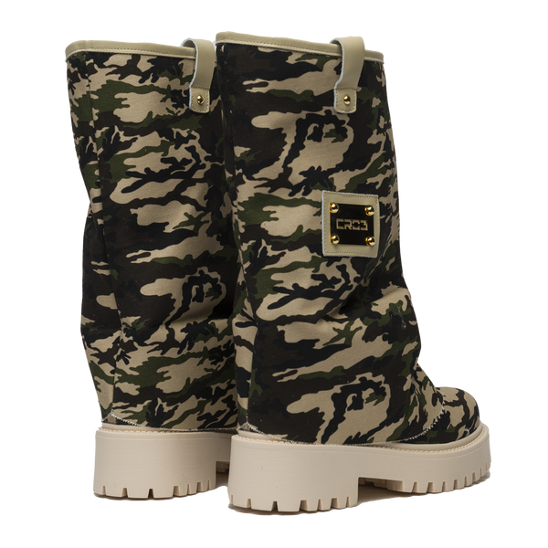 Klobige Stiefel mit Camouflage-Muster